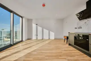 Apartment 6, 18 The PromenadeImage 7
