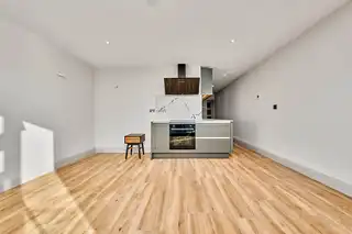 Apartment 6, 18 The PromenadeImage 6