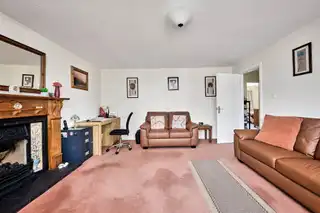 2 Aghermore GardensImage 4