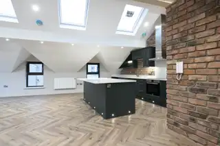 Apt 3, 37 WestImage 9