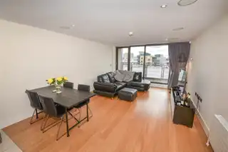 37 Custom House ResidenceImage 2