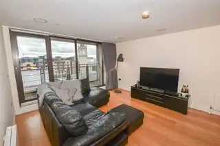 37 Custom House ResidenceImage 3