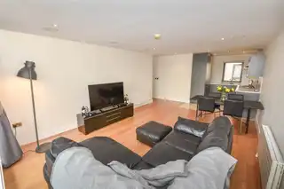 37 Custom House ResidenceImage 4