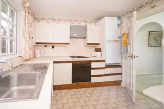 Apt 8 Deramore CourtImage 10