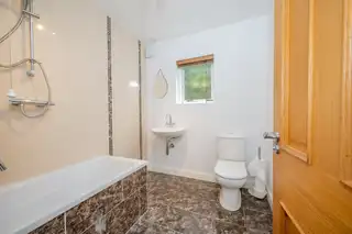 Apt 3 Balmoral ManorImage 19