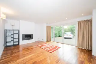 Apt 3 Balmoral ManorImage 7