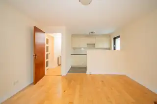 Apt 6 82A South ParadeImage 4