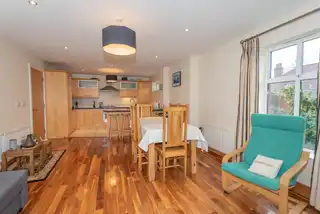 Apt 9, 1 Deramore Park SouthImage 8