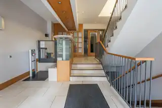 Apt 9, 1 Deramore Park SouthImage 2
