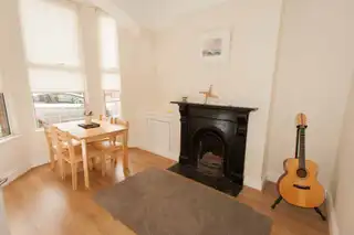 8 Adelaide AvenueImage 2