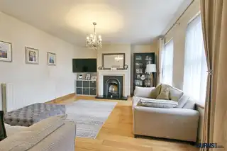 8 Hawthorne CrescentImage 3