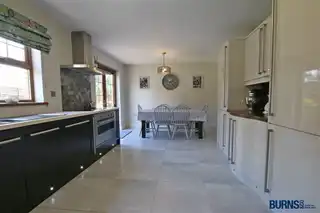8 Hawthorne CrescentImage 6