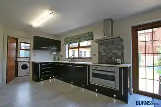 8 Hawthorne CrescentImage 7