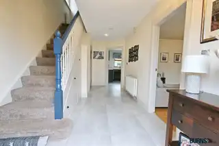 8 Hawthorne CrescentImage 2