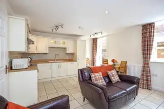 2 Downshire HallImage 6