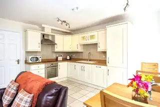 2 Downshire HallImage 9