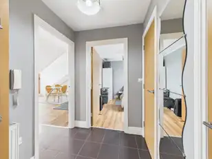 Apt 7, 1 Halfpenny MewsImage 4
