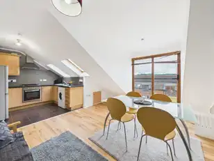 Apt 7, 1 Halfpenny MewsImage 6