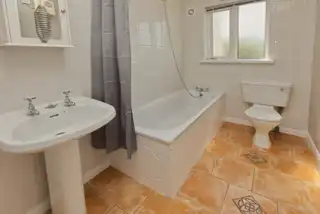 4 Dormans Court, Railway StreetImage 4