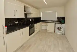 9 Aston GardensImage 6
