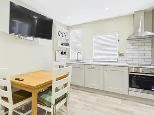 Flat 1, 31 Eglantine AvenueImage 5