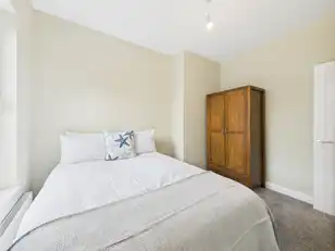 204 Ravenhill AvenueImage 16