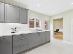 204 Ravenhill AvenueImage 4