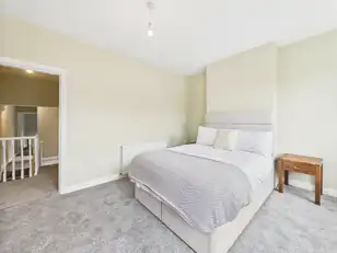 204 Ravenhill AvenueImage 13