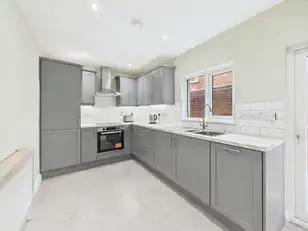 204 Ravenhill AvenueImage 5