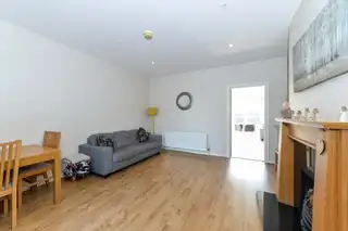 1 Wicket MewsImage 2
