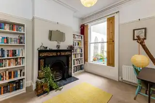 61 Queens ParadeImage 11