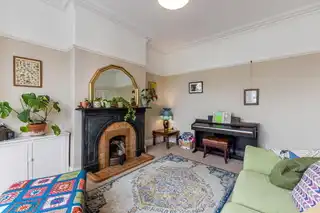 61 Queens ParadeImage 7