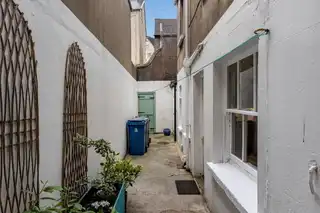 61 Queens ParadeImage 38