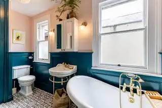 61 Queens ParadeImage 23