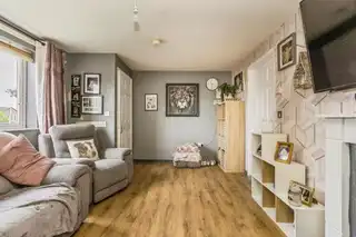 24 Bloomfield WalkImage 2