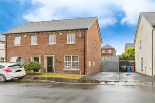 Image 1 for 17 Helens Wood Way