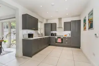 17 Helens Wood WayImage 8