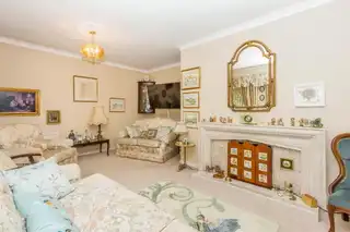 37 Knightsbridge CourtImage 2