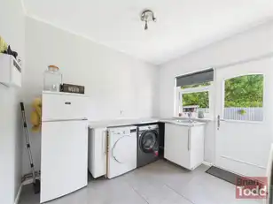 16 Windsor HeightsImage 9