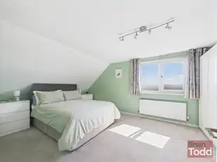 16 Windsor HeightsImage 17
