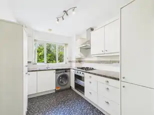 Apartment 19 Sandown Court 82 Sandown RoadImage 2