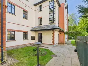 Apartment 19 Sandown Court 82 Sandown RoadImage 9