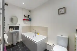 17A Wandsworth ParadeImage 16