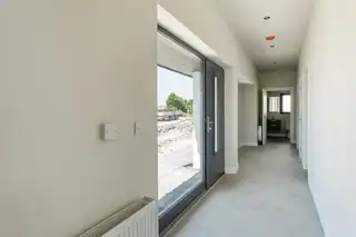 8 Loughry ViewImage 4