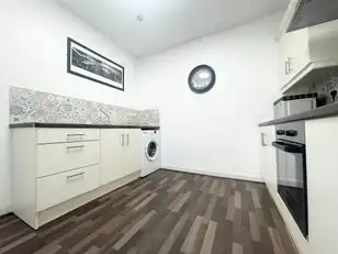 Apt 2 27 Eglinton StreetImage 9