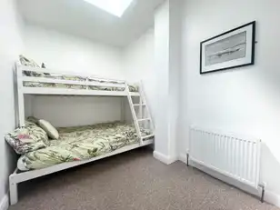 Apt 2 27 Eglinton StreetImage 11