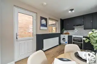 43 Adelaide AvenueImage 9