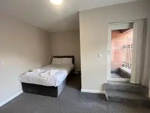 22 Ashley CourtyardImage 6