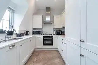 Apartment 11 8 Castlehill WoodImage 9