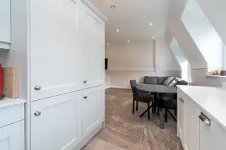 Apartment 11 8 Castlehill WoodImage 10